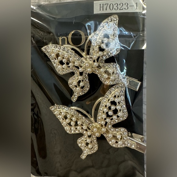New NOIR Butterfly Pearl Hair Clip - Picture 1 of 7